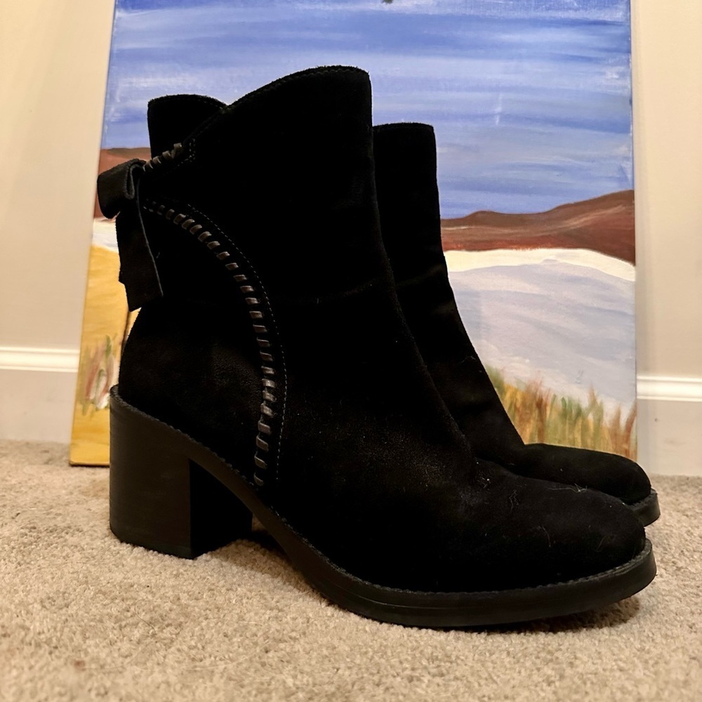 UGG Fraise Whipstitch Suede Boot - Picture 8 of 9